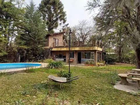 VENTA - Casa 2 dormitorios, jardín y piscina - Garita 12, Funes.