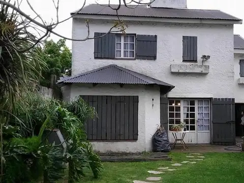 Chalet de 5 ambientes - Ituzaingó Norte