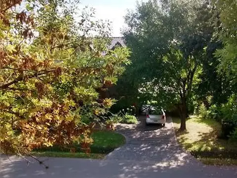 Casa en Venta con 4 cocheras