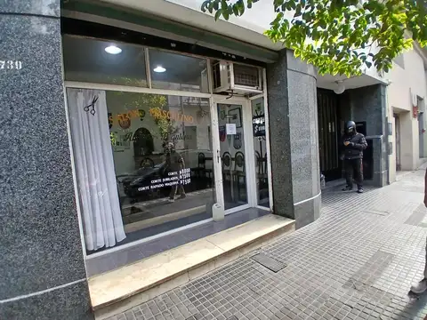 EXCELENTE LOCAL AL FRENTE CON DEPARTAMENTO AMPLIO-DOBLE INGR