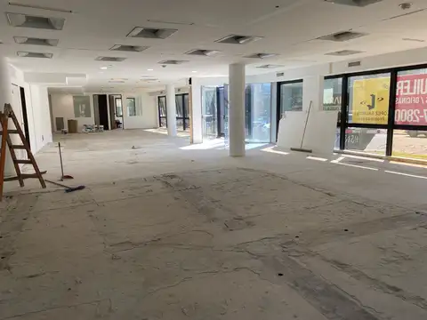 Oficina en Alquiler con 4 cocheras