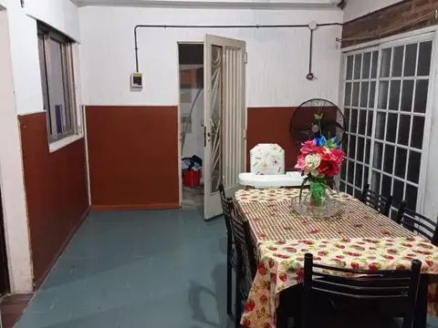 Casa 3 ambientes con 1 baño
