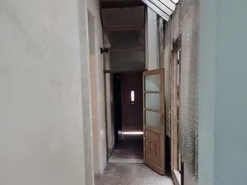 Casa 6 ambientes con 2 baños