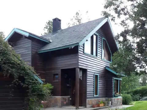 CASA, EXCELENTE CONSTRUCCIÓN Y UBICACIÓN 