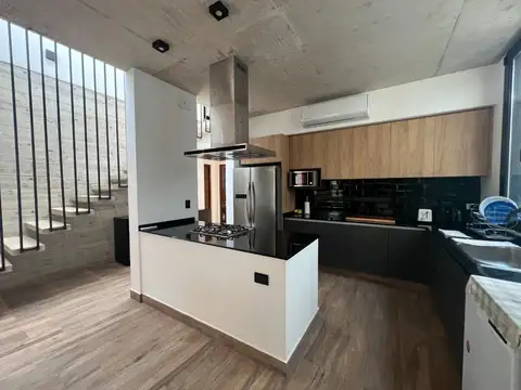 Casa 4 ambientes con 3 baños
