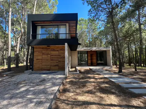 CASA EN VENTA        VILLA ROBLES