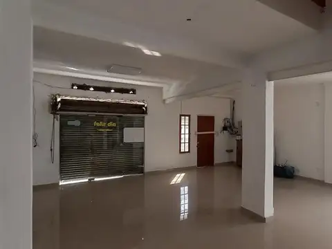 Casa con Galpón y Local en Venta en San Martin