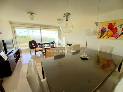 Apartamento Frente al Mar en Venta Dos Dormitorios y Servicio