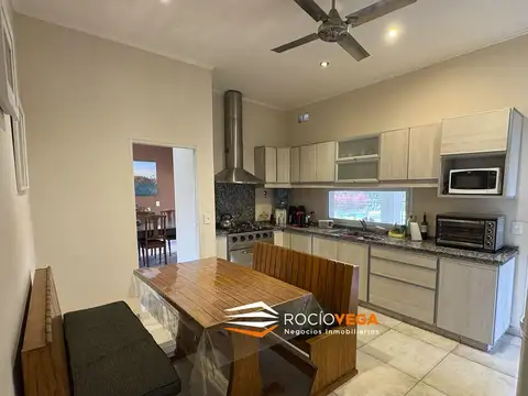 Casa 6 ambientes con 3 baños