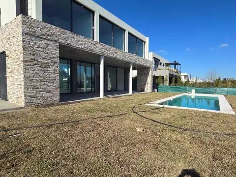 Casa en Venta en Acacias 3 dormitorios, Puertos del Lago 100