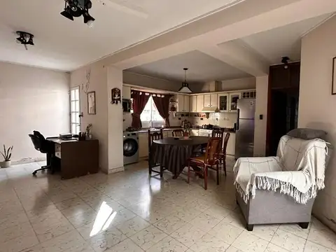 Casa 4 ambientes con 1 baño