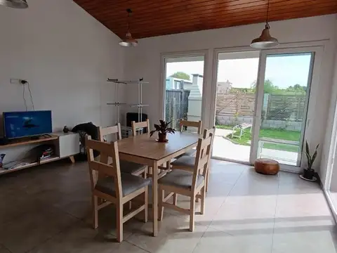 Depto Tipo Casa en Alquiler en Los Acantilados, USD 800