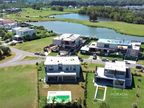 Casa 6 ambientes con 4 baños