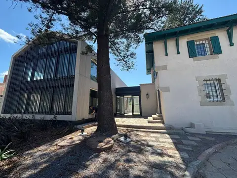 Oficina en Alquiler con 8 cocheras