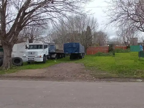 27 (412 y 413) Lote de 10 x 30 baldio