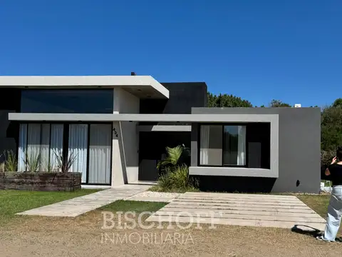 Casa en Venta en Barrio Residencial 1 – Costa Esmeralda