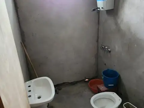 Casa 2 ambientes con 1 baño