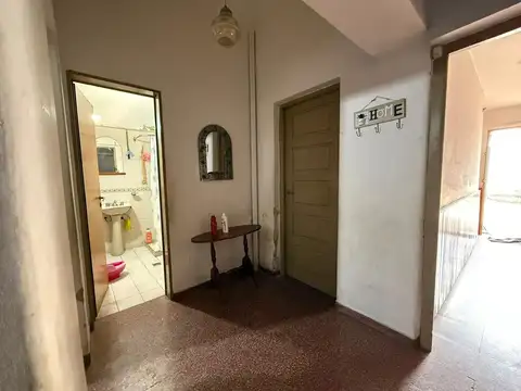 Casa 10 ambientes con 2 baños