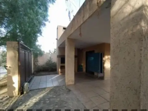 Casa 6 ambientes con 2 baños