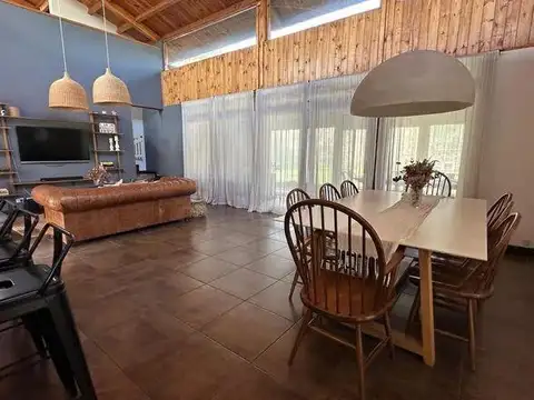 Casa en Alquiler en Bella Vista, USD 2.500