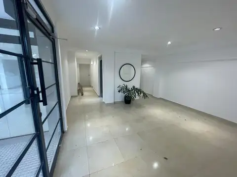 DEPARTAMENTO A LA VENTA C/COCHERA Y AMPLIO BALCÓN