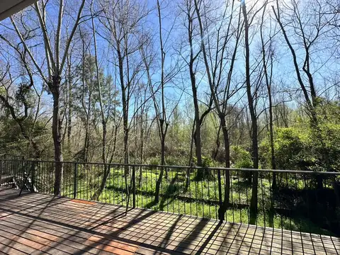 Casa moderna sobre el Río Luján con muelle propio – 180 m²   decks y vistas al agua