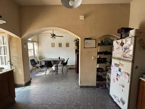 Casa 5 ambientes con 2 baños