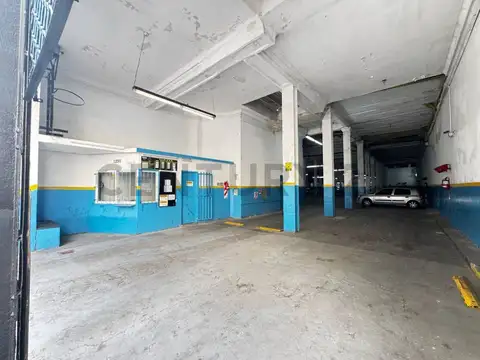 Venta de depósito Garage en Monserrat Centro