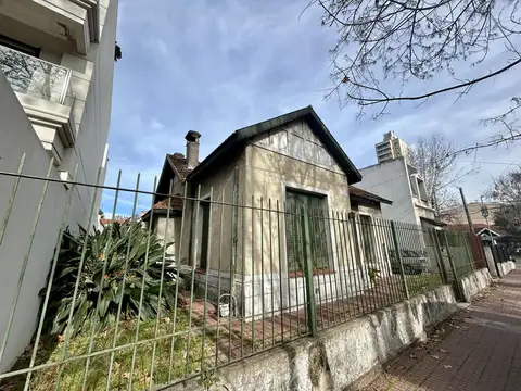 Venta Casa 5 ambientes a Remodelar - Lote ideal Inversor en Lomas de Zamora Centro