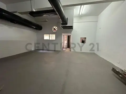 Avenida Carlos Pellegrini 1000, Piso 0