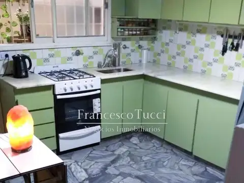 Depto Tipo Casa 4 ambientes con 2 baños