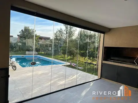 Casa en Alquiler con 2 cocheras