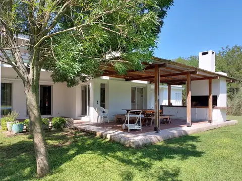 Casa 6 ambientes con 1 baño