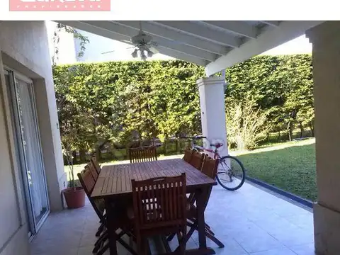 Casa 6 ambientes con 4 baños