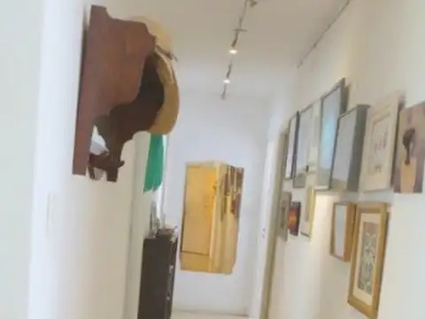 AMPLIO Y LUMINOSO SEMIPISO EN ZONA PLAZA COLÓN CALLE BROWN ESQUINA BUENOS AIRES.-