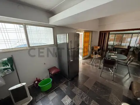 Casa de 5 ambientes en lote propio con pileta y cochera para 3 autos  – Ramos Mejía, Zona Oeste