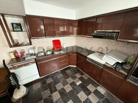 Casa 5 ambientes con 1 baño