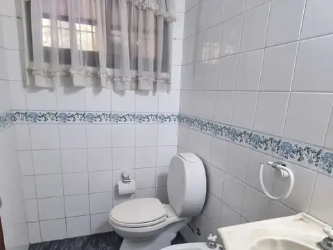 ### Excelente Casa tipo Chalet en venta - 5 ambientes - Pileta - Parque - San Miguel ###