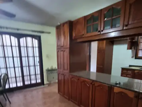 Casa 6 ambientes con 3 baños