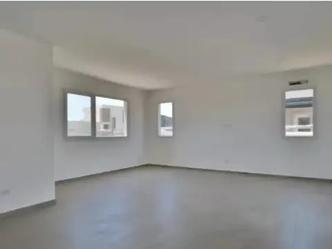 Casa en Venta con 4 cocheras