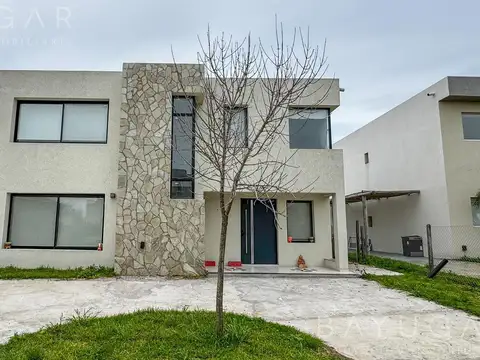 Venta Casa - Barrio Privado Lagoon Pilar / Pilar