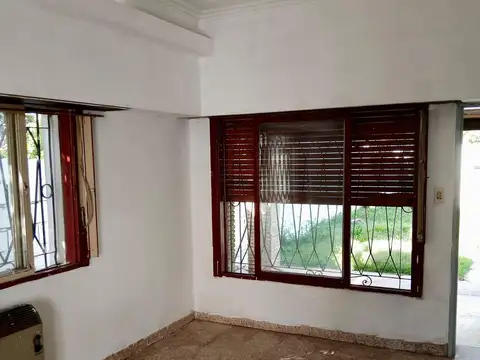 CHALET EN VENTA SOBRE LOTE DE GRAN SUPERFICIE