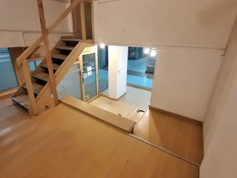 Local en Venta 64 años