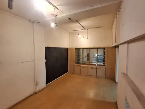 Local en Venta 64 años