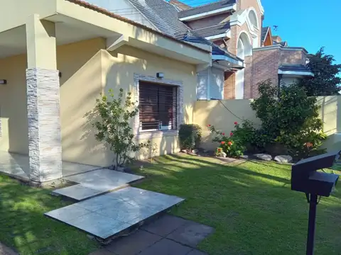 Casa en Venta con 4 cocheras