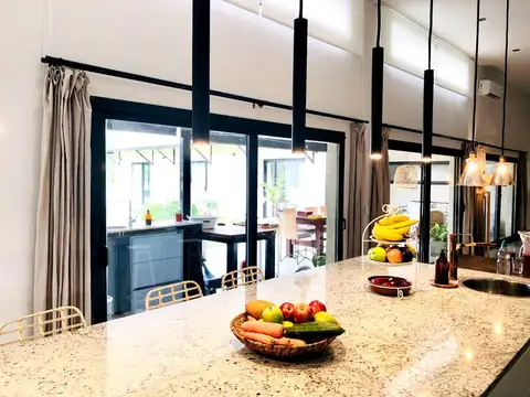 Casa 6 ambientes con 3 baños