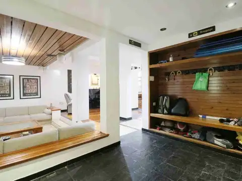 Casa 6 ambientes con 5 baños