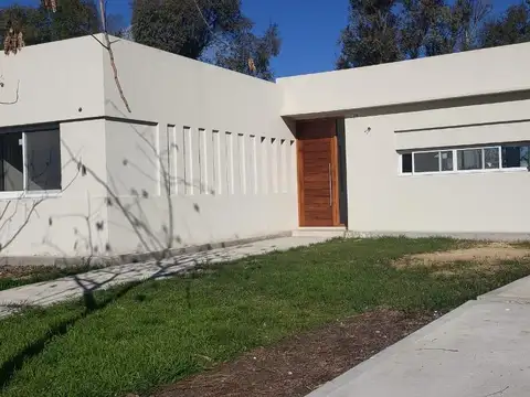 Casa a estrenar Barrio Santa Emilia, Pilar del Este