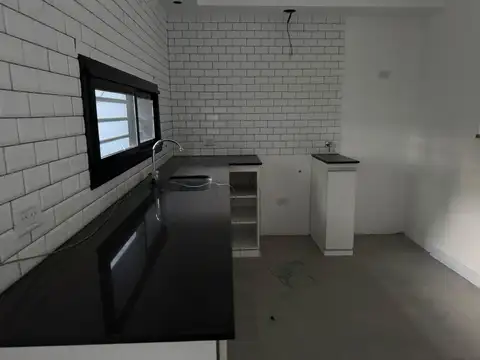 Depto Tipo Casa en Alquiler con 1 cocheras