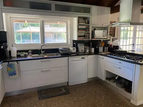 Casa 5 ambientes con 2 baños